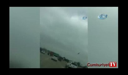 Uçak otobana çakıldı! Düşme anı kamerada