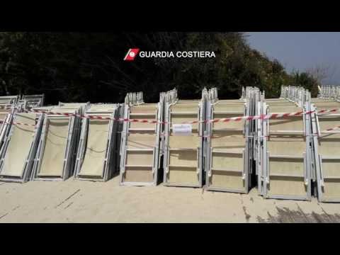 Guardia Costiera e Polizia Locale sequestrano ombrelloni, lettini e sdraio a Spiaggiabella