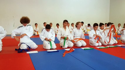 REMISES DES CEINTURES ORANGE A MARRON