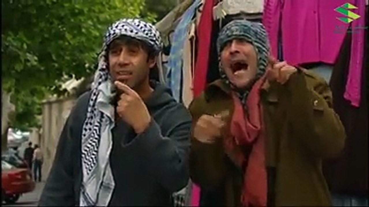شاهد ماذا فعلت الشرطة السورية مع بياع البسطة - مضحك جدا