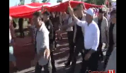 Adalet Yürüyüşü'nde dev Türk bayrağı