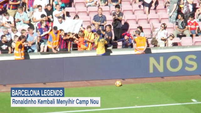 VIRAL: Sepakbola: Ronaldinho Kembali Menyihir Camp Nou