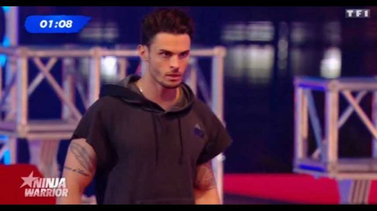 Ninja Warrior : Baptiste Giabiconi rate complètement son parcours (Vidéo)