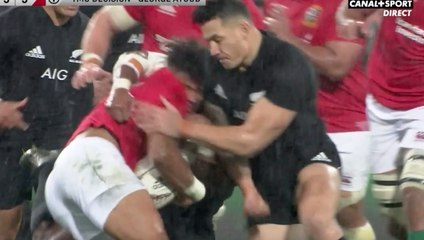 Coup d'épaule de Sonny Bill Williams dans la tête d'Anthony Watson