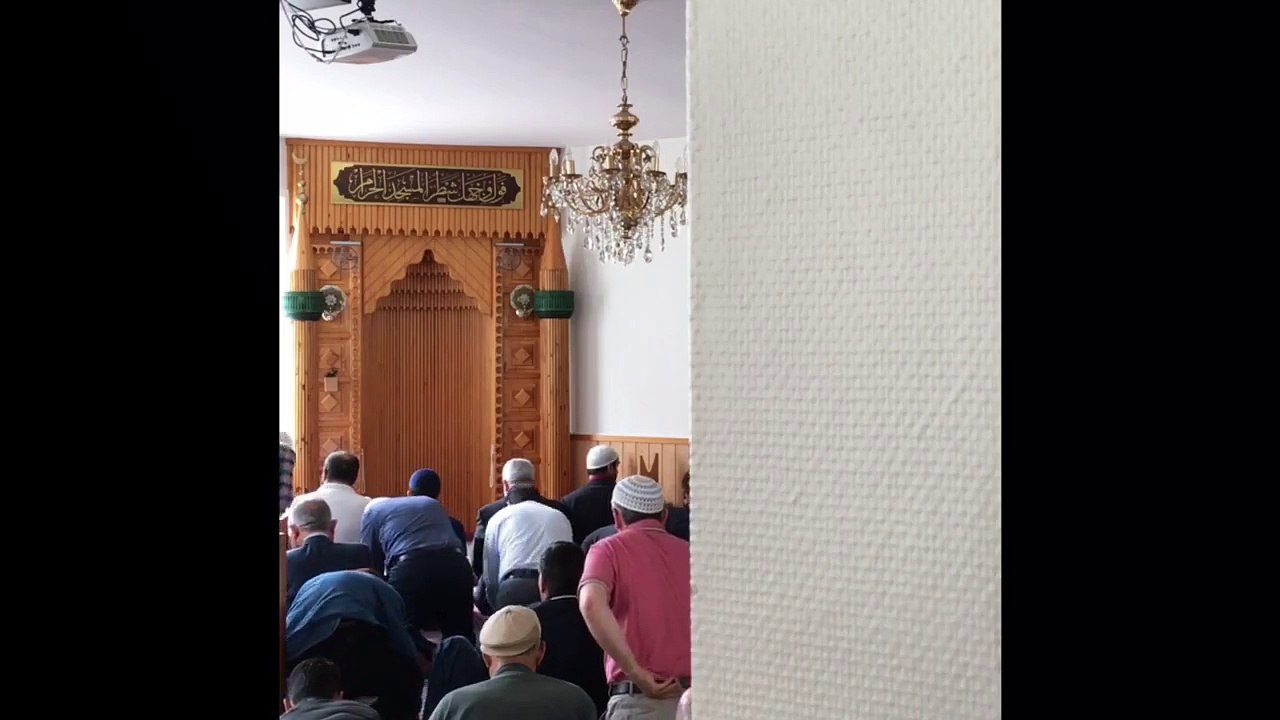 Metin Demirtas & Omer Sargul. Kabe usulu namaz. Kabe müezzini taklit. Harameyn usulu Cuma namazi. Kopenhag Kocatepe Camii. Cuma namazi nasil kilinir. Cuma namazin önemi. Namaz kilinis sekli. Kabede cuma namazi. Medine cuma namazi. Müezzin. 10/6 - 2017