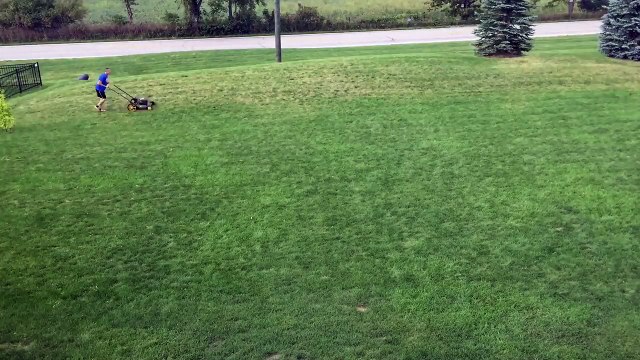 Se faire chier à tondre la pelouse...TIMELAPSE !