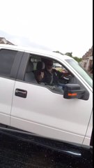 S'embrouiller avec un conducteur.. armé d'un revolver au volant !