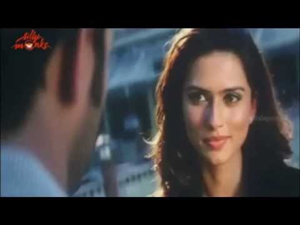 Akash Flirts With Bhoomika - Lady Brucelee malayalam Movie Scene