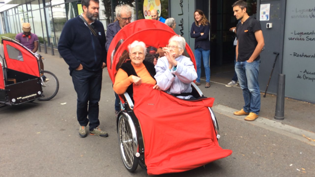 En triporteur avec l'asso A vélo sans âge
