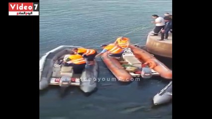 لحظة انتشال جثامين ضحايا سيارة ملاكى سقطت فى نهر النيل