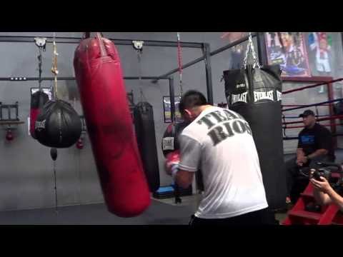 pacquiao vs rios rios dropping bombs on heavy bag EsNews Boxing