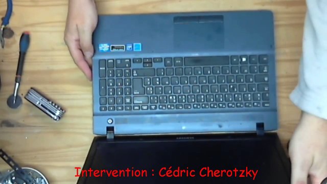 Samsung Notebook NP270E5E enlever le disque dur