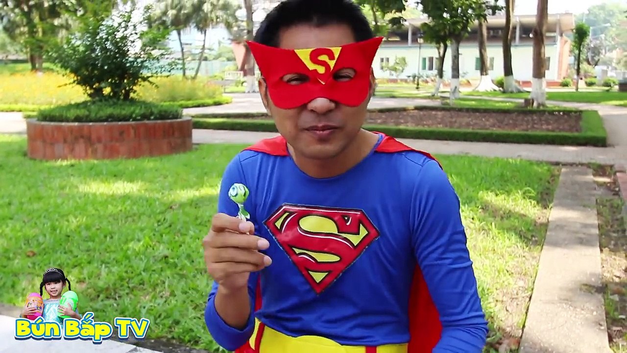 SIÊU NHÂN SỢ CHÓ CÚN – ELSA NHÍ ĂN KẸO MÚT CÙNG SIÊU NHÂN ♥ Bún Bắp TV ♥