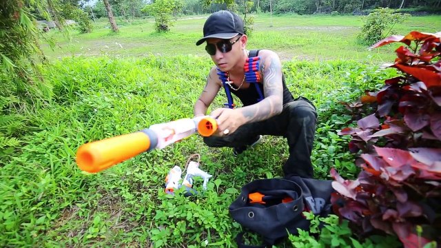 Superhero Action Spiderman Hero Man Nerf guns Kidnapper rescue Twin babies Nerf war