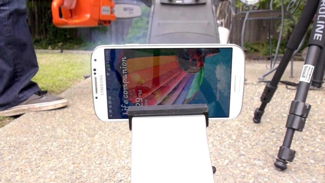 Samsung Galaxy S4 vs Chainsaw  Destruction Test