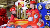 Fuego bomberos para de héroes Niños poco en rescate estación de el para juguetes camión 28