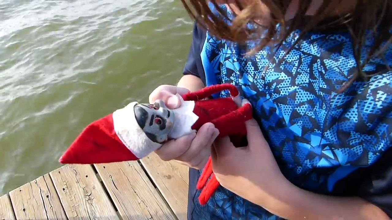 Elf on the Shelf: Vacay to the lake!