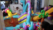 Bebé mala papi monstruos Casa en en inflable magia fuera fiesta piscina diapositiva agua agua agua orbeez hil