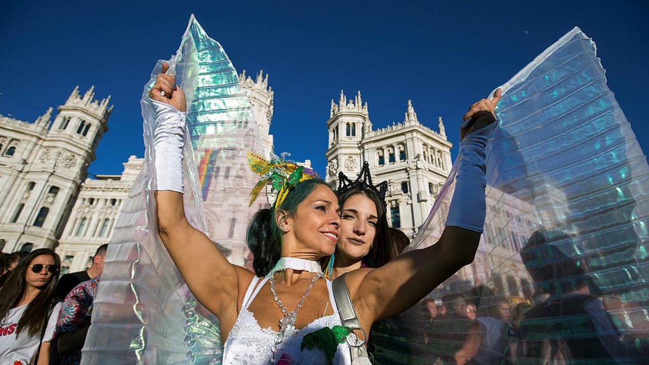 Madrid: hunderttausende bei "world pride"-umzug