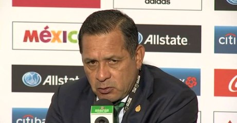 Pompilio Páez en conferencia de prensa