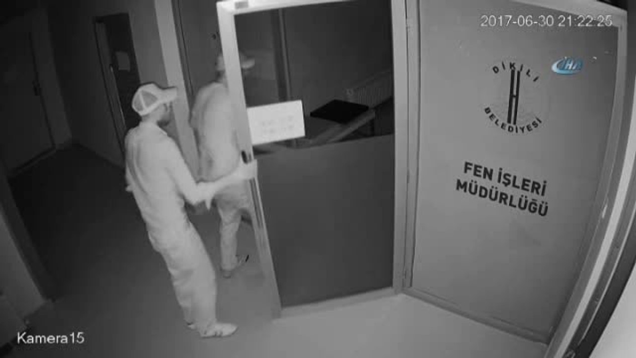 Belediye Başkanının Makam Odasına Kadar Girdiler! İşte O Görüntüler!