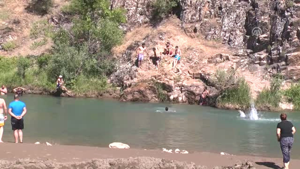 Tunceli'de Plaj Keyfi