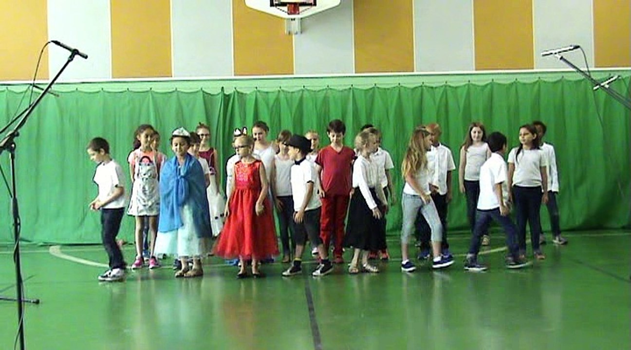 Comédie musicale des élèves de Mme Saunier "La Princesse à la gomme" Vidéo 8