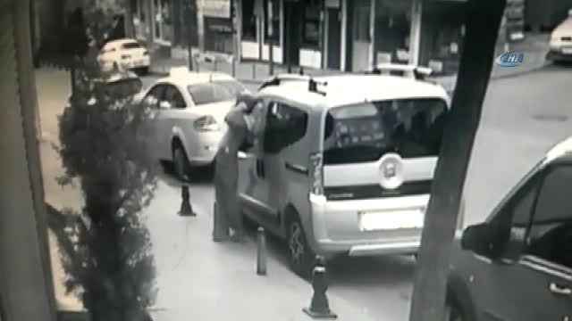 Otomobilden Teyp Çalan Hırsız Güvenlik Kamerasına Yakalandı