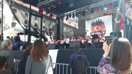 Münih'te Kültürler Festivali'nde Türk Bayrağına Tepki Gösterdiler