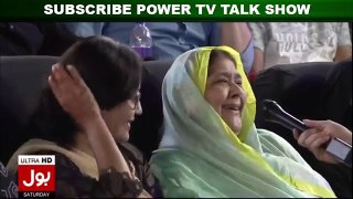 Sarfaraz Ahmad With His Wife In Pakistan Show Aisa Chalega