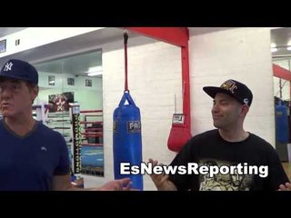 trainer joe goossen shows seckbach how to throw the hook EsNews Boxing