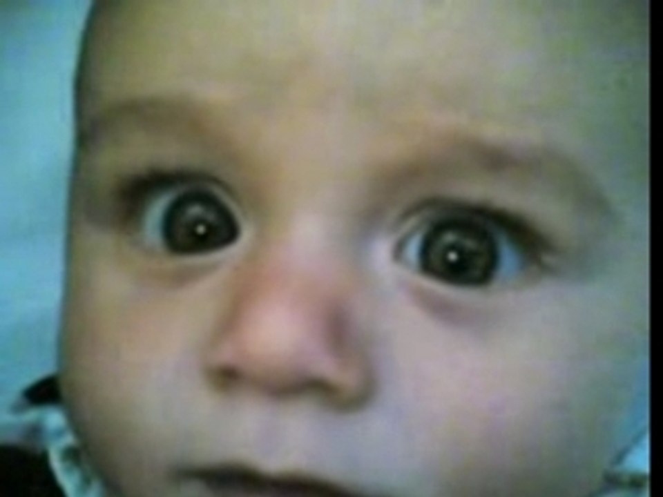 bébé de 4 mois qui chante