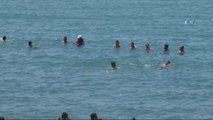 Hava Sıcaklığı 30 Dereceyi Geçti, Vatandaşlar Plajlara Akın Etti
