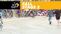 Chute dans le peloton / Crash at the front - Étape 2 / Stage 2 - Tour de France 2017