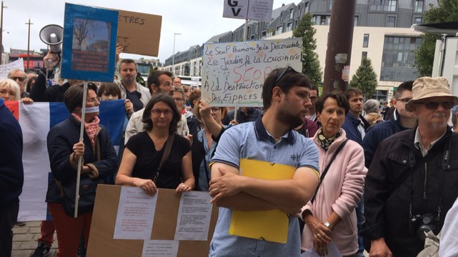 Arrivée du TGV À Saint-Malo sous les cris des manifestants
