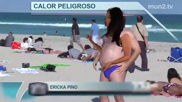 Cette miss météo n'a pas choisi la bonne couleur de robe... Ahaha