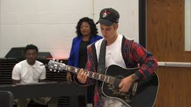 Justin Bieber - Love Yourself (Live From The 2016 Radio Disney Music Awards)