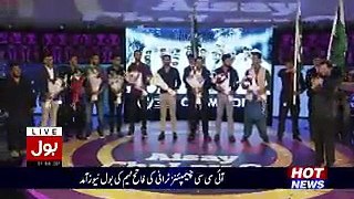 Pakistani team ka shandaar welcome Aamir Liaquat k shoe mn