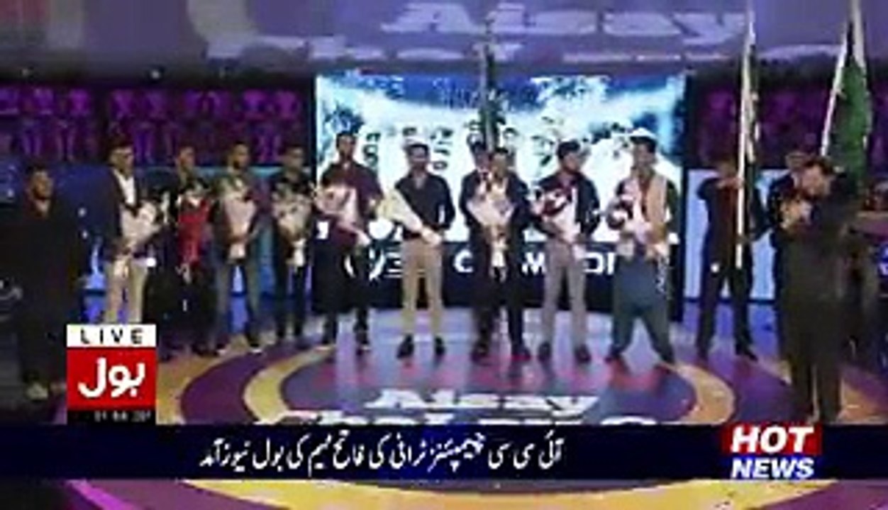 Pakistani team ka shandaar welcome Aamir Liaquat k shoe mn