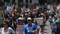 Decenas de marchas en EEUU piden la destitución de Trump