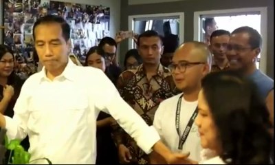 Jokowi Kunjungi Kedai Kopi