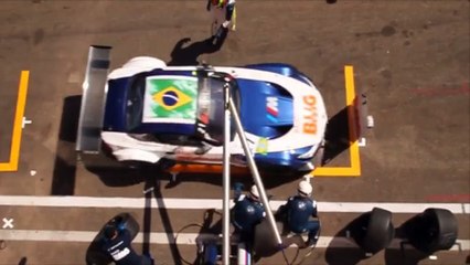 Quand une portière fait des siennes à un arrêt au stand !