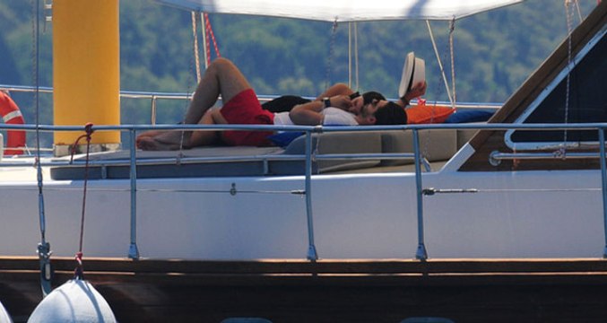 Tolgahan Sayışman ile Eşi Almeda Abazi Tatilden Romantik Pozlar Verdi