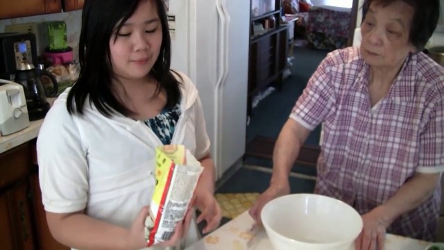 Making Chinese Dumplings With Grandma's Handpress (Traditional Chinese Cooking)