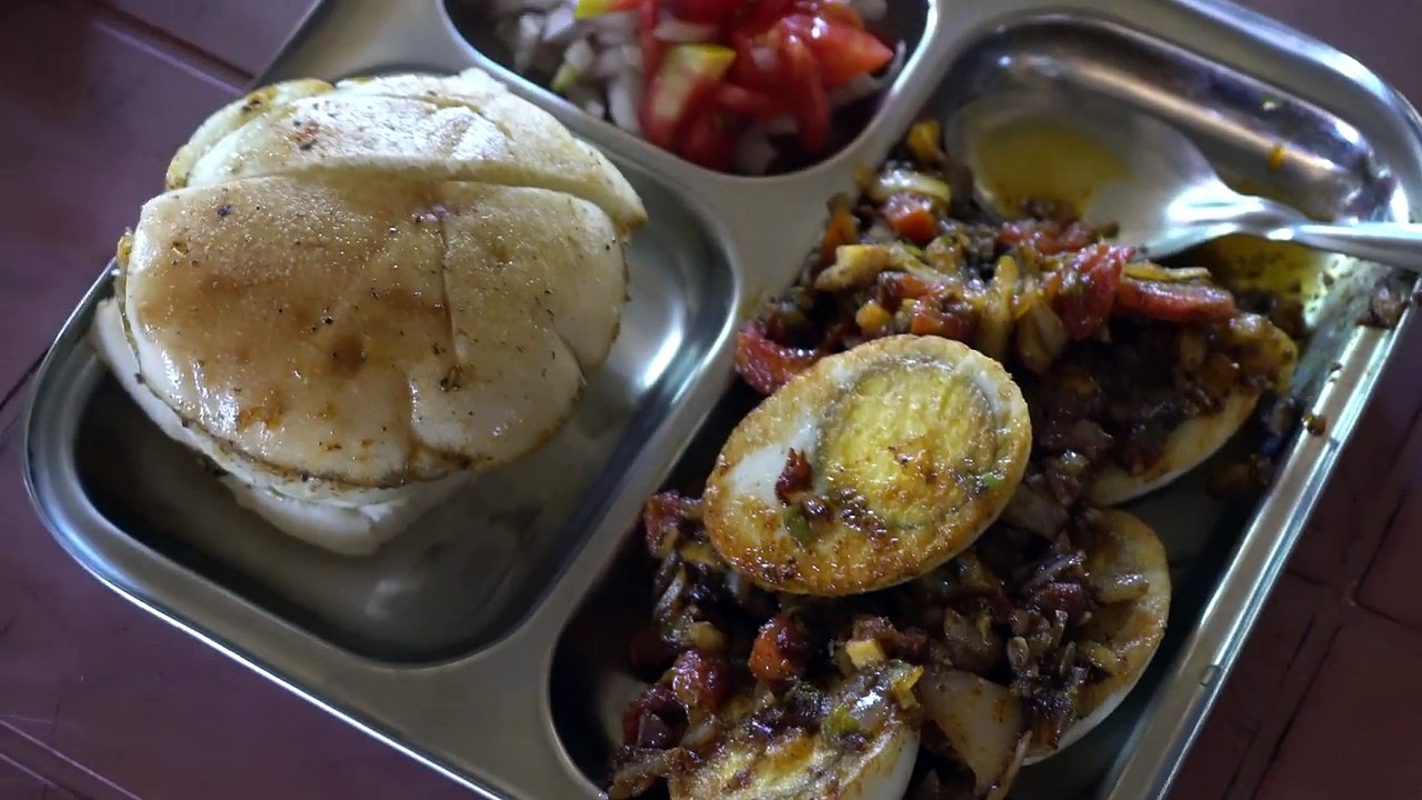 Indian Street Food   Woman Cooking Egg Dishes