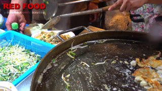 Street food   The Best Egg Seafood Pancake Ever - Street food in Thailand