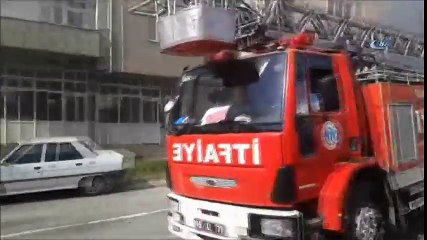 Hareket halinde alev alan minibüsten kendini atarak son anda kurtuldu