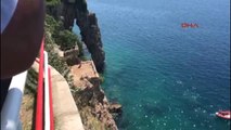 Antalya Genç Kız 30 Metreden Denize Atladı