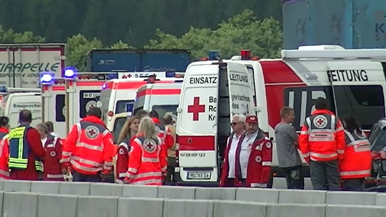 Viele Tote nach Busunfall in Bayern