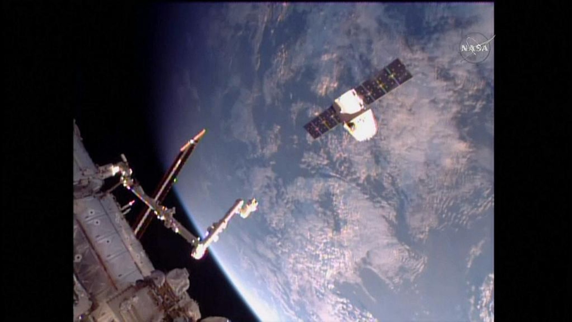 SpaceX Dragon released from ISS